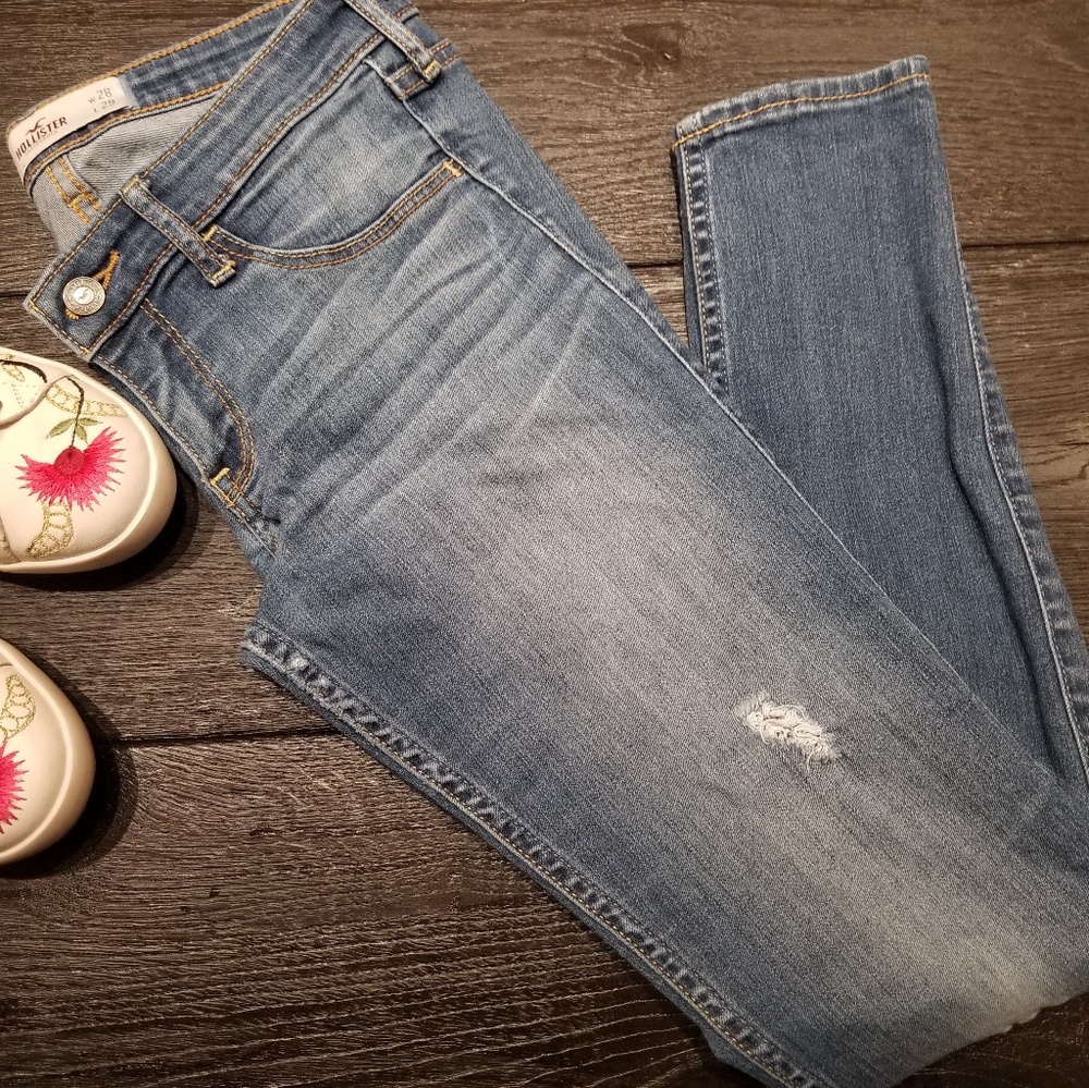 Hollister washed off jeans Sz 28
